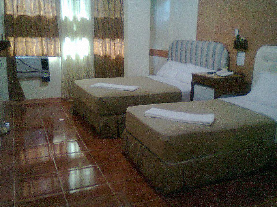 Golden Stallion Suites Кагаян де Оро Екстериор снимка