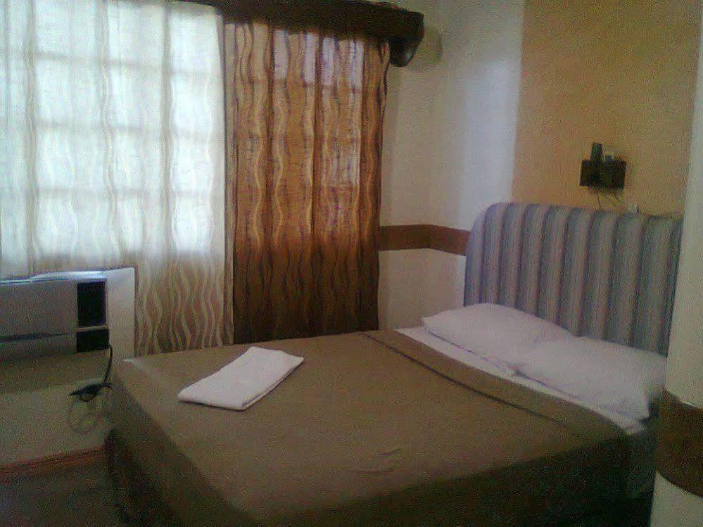 Golden Stallion Suites Кагаян де Оро Екстериор снимка