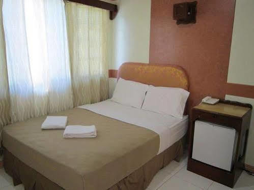 Golden Stallion Suites Кагаян де Оро Екстериор снимка